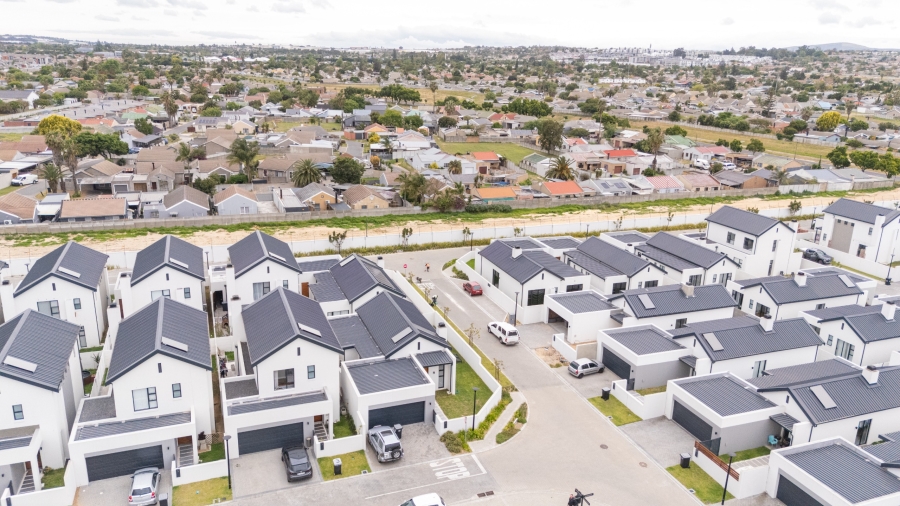 To Let 3 Bedroom Property for Rent in Le Coste Estate Western Cape